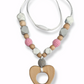 collar de lactancia con figura de madera