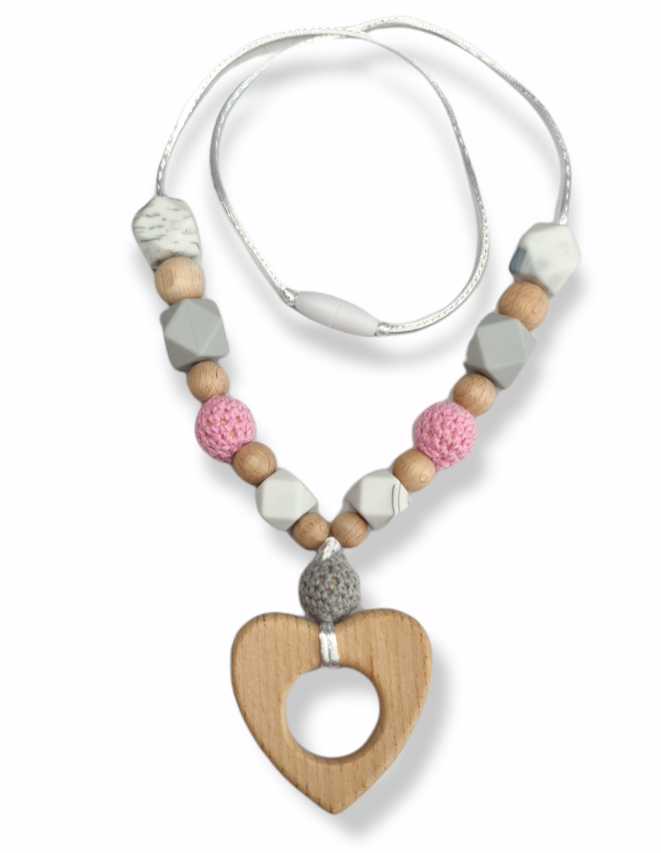 collar de lactancia con figura de madera